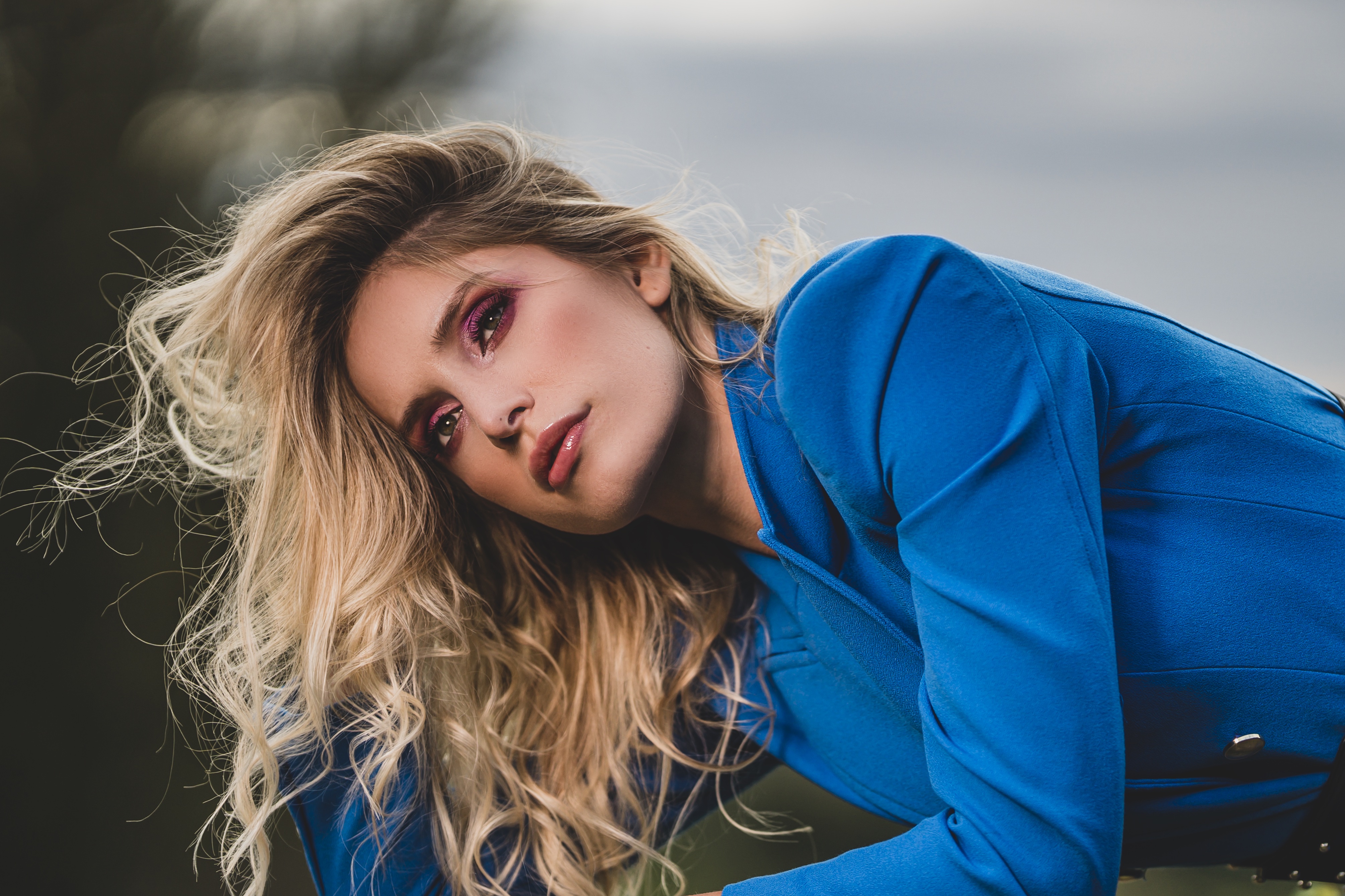 aeos 2 woman in blue