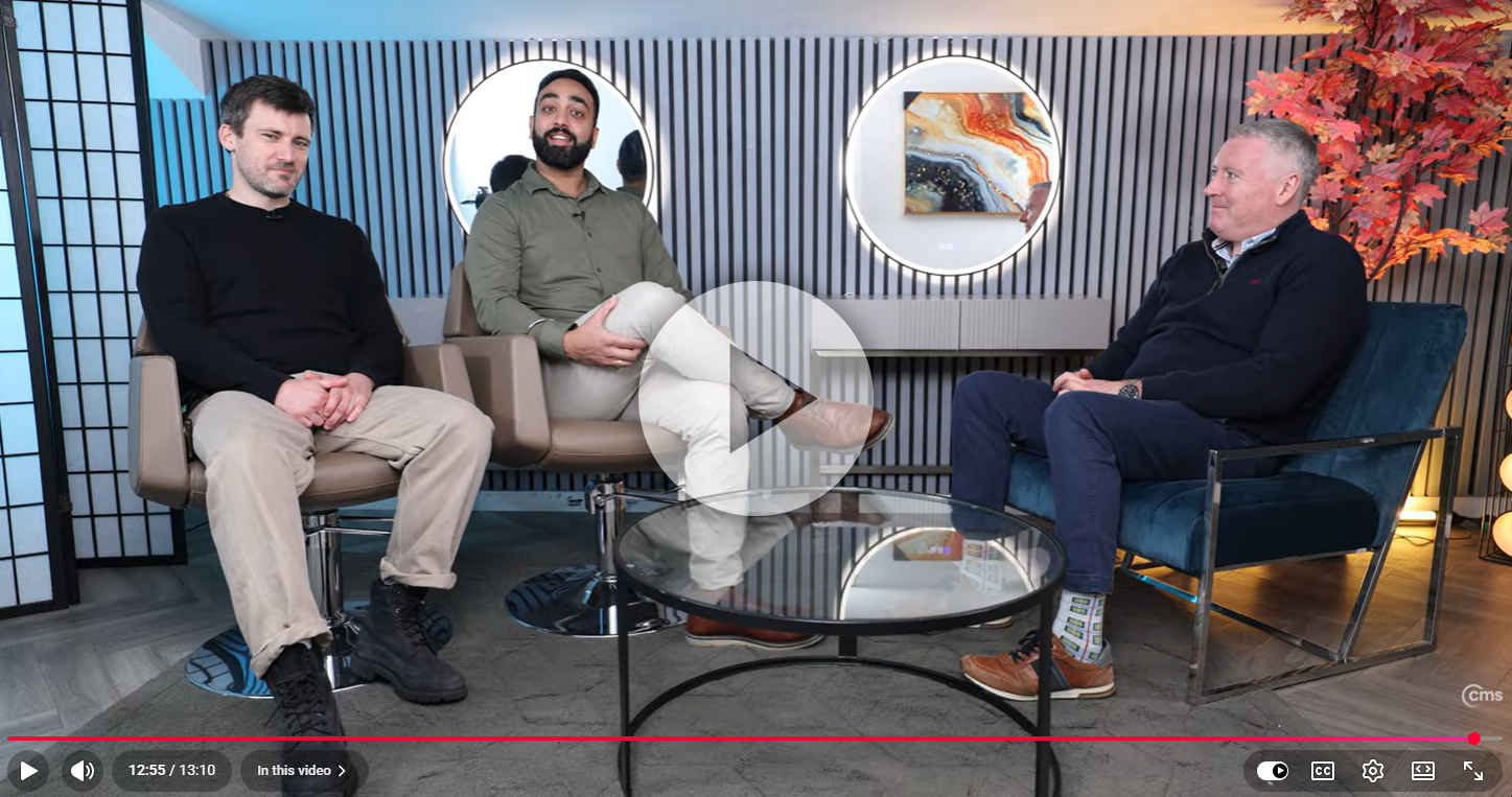 Image-Red Hat OpenShift Virtualisation Podcast Thumbnail-Play Button