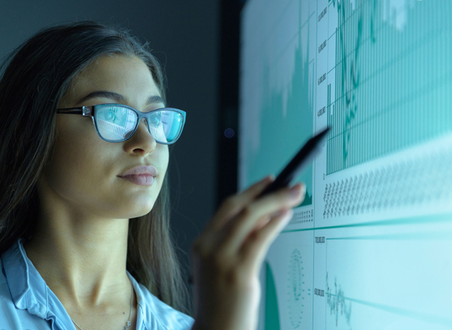 suse lady with glasses and graphs